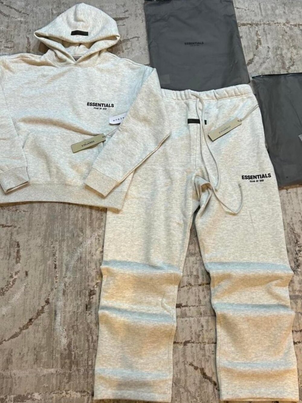 Uncuffed * Essentials Fear of God tracksuit grey ‘ light oatmeal ‘